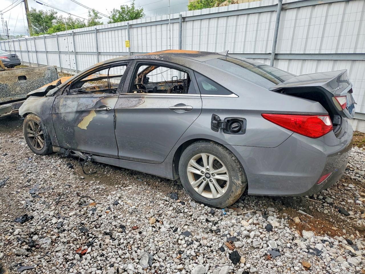 2014 HYUNDAI SONATA GLS photo 4
