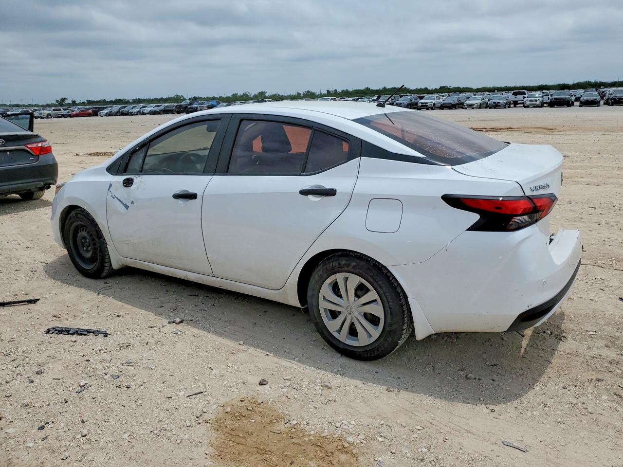 2021 NISSAN VERSA S photo 3