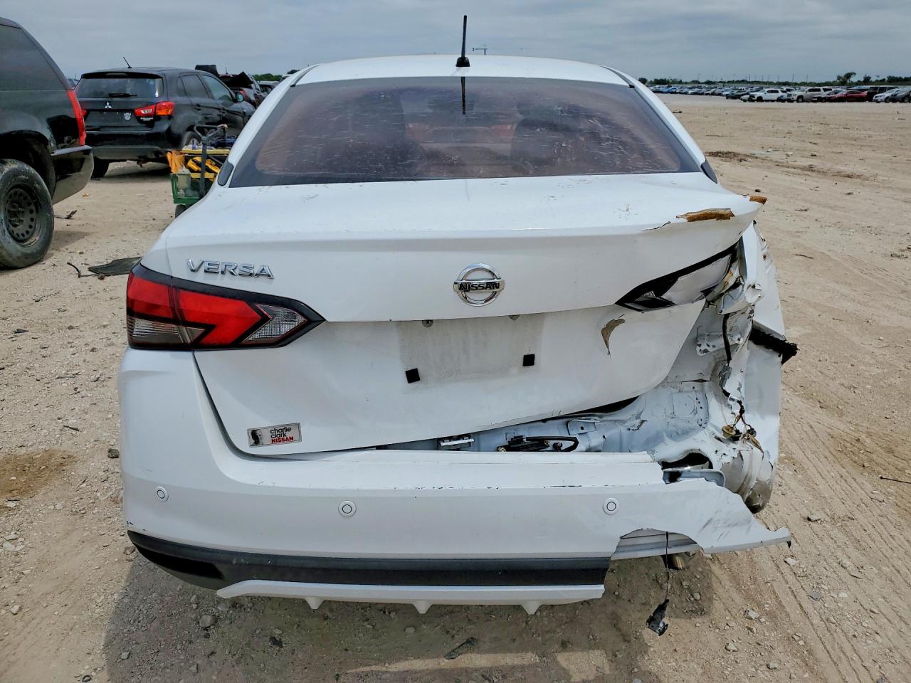 2021 NISSAN VERSA S photo 11