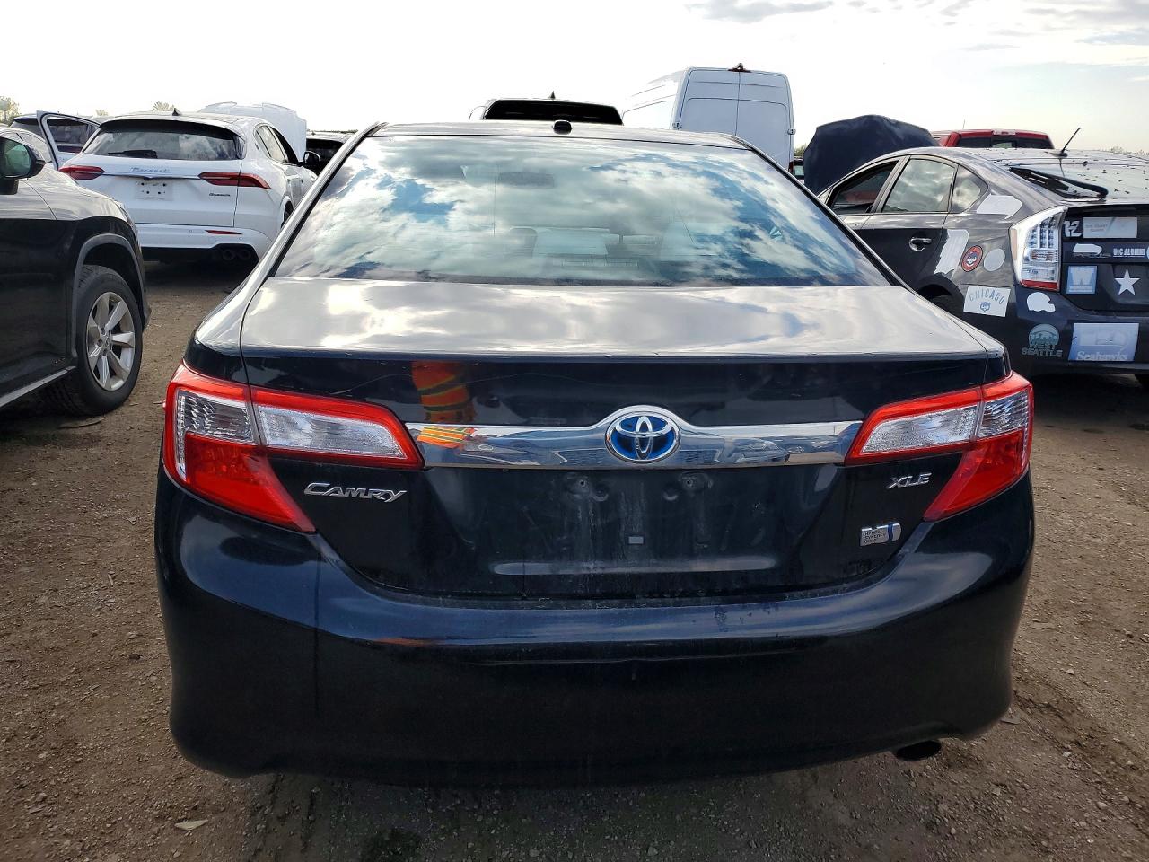 2014 TOYOTA CAMRY photo 11