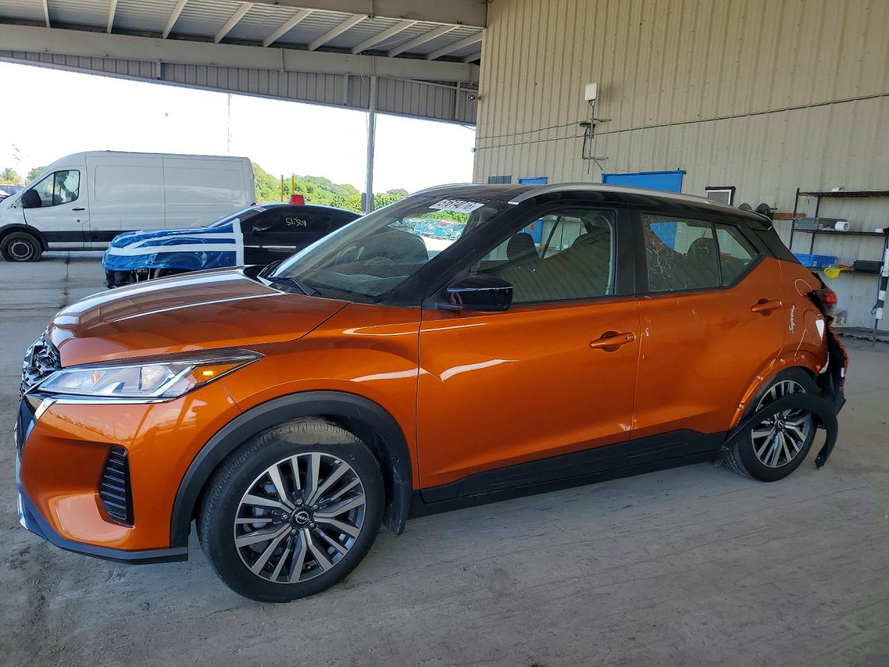 2023 NISSAN KICKS