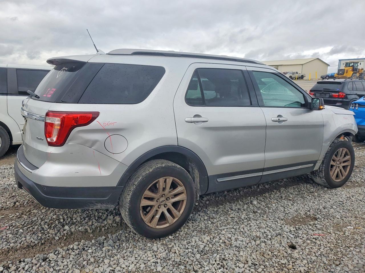 2018 FORD EXPLORER XLT photo 5