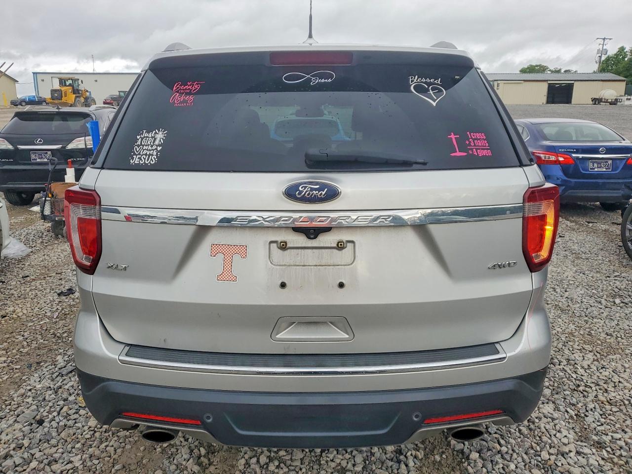 2018 FORD EXPLORER XLT photo 11