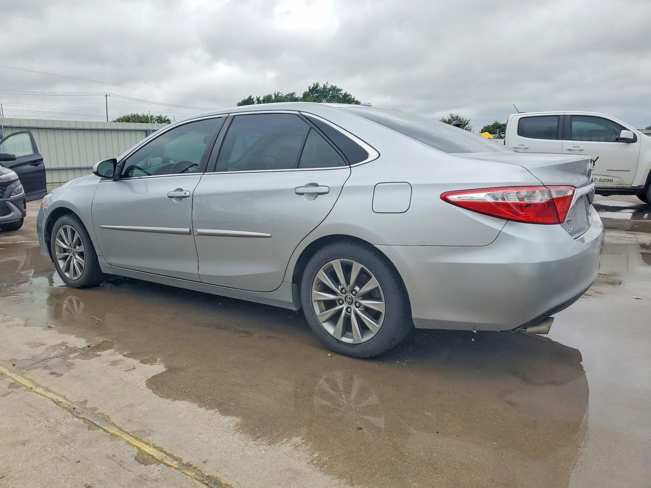 2015 TOYOTA CAMRY XLE V6 photo 3