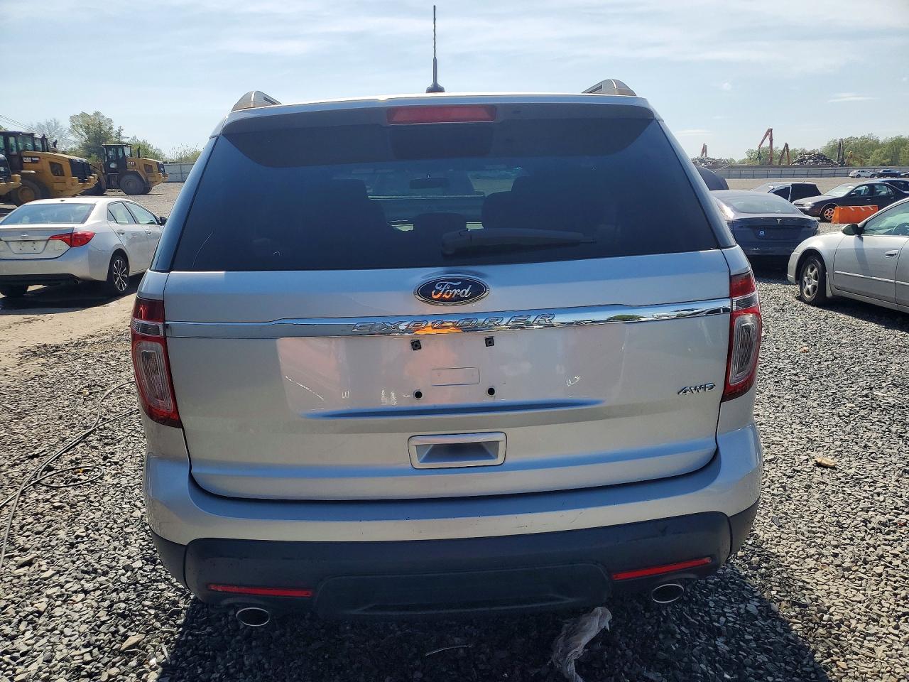 2015 FORD EXPLORER photo 6