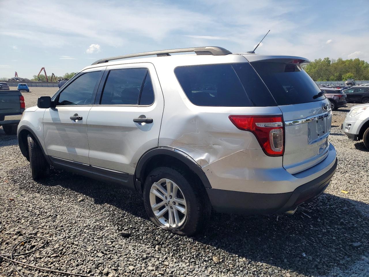2015 FORD EXPLORER photo 2