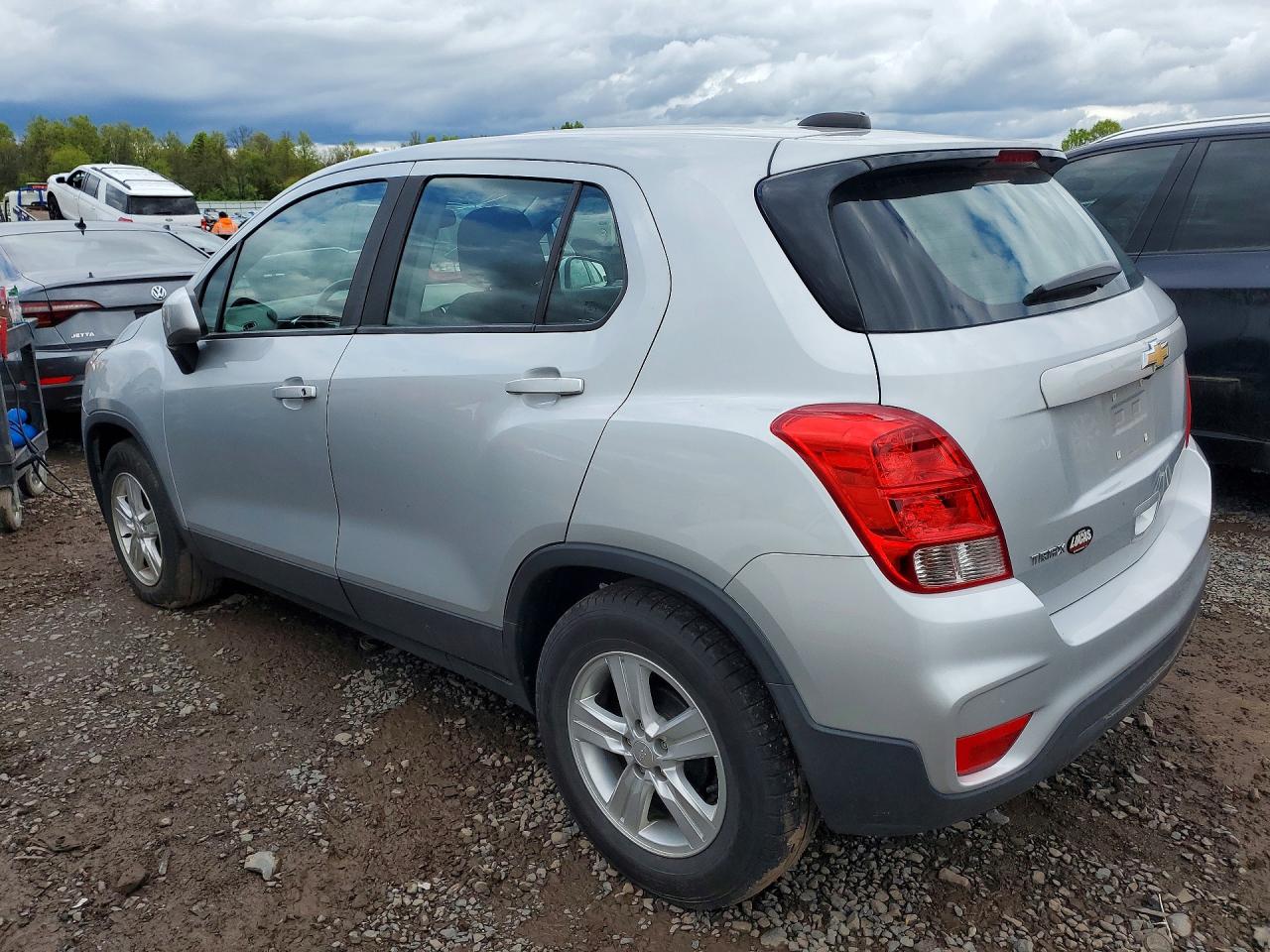 2019 CHEVROLET TRAX LS photo 3