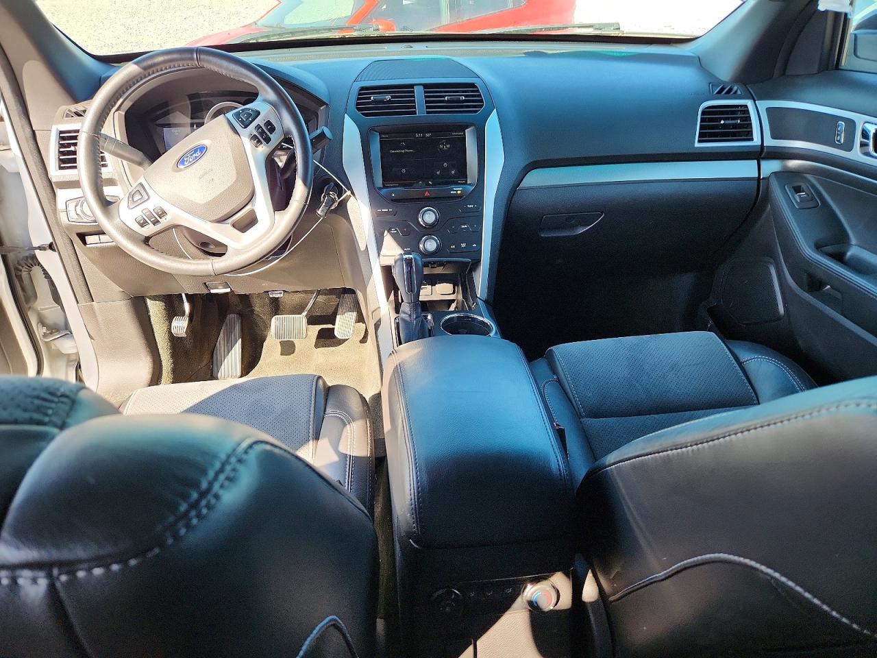 2015 FORD EXPLORER XLT photo 8