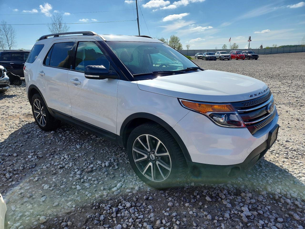 2015 FORD EXPLORER XLT photo 4