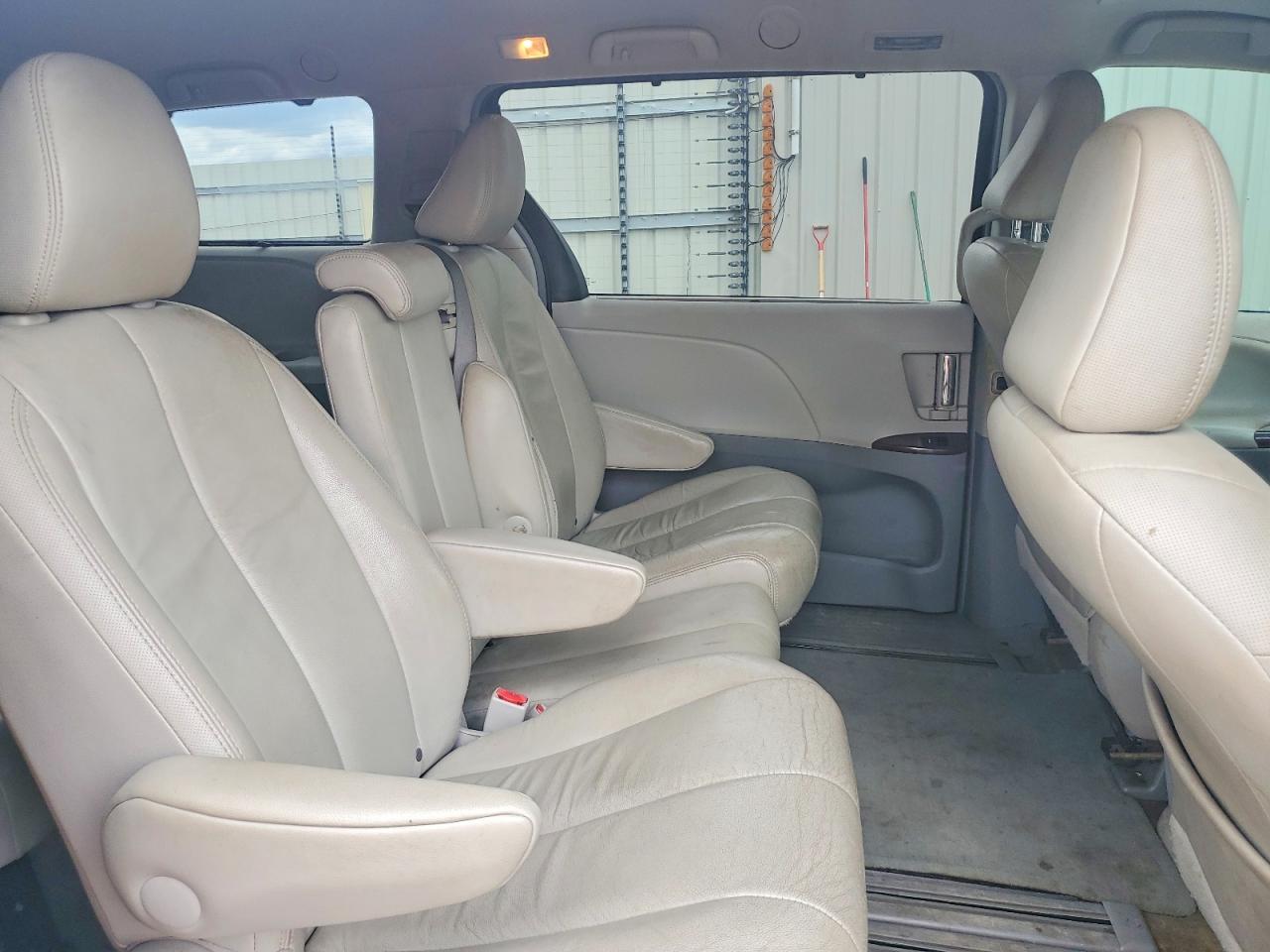 2013 TOYOTA SIENNA XLE 8-PASSENGER photo 21