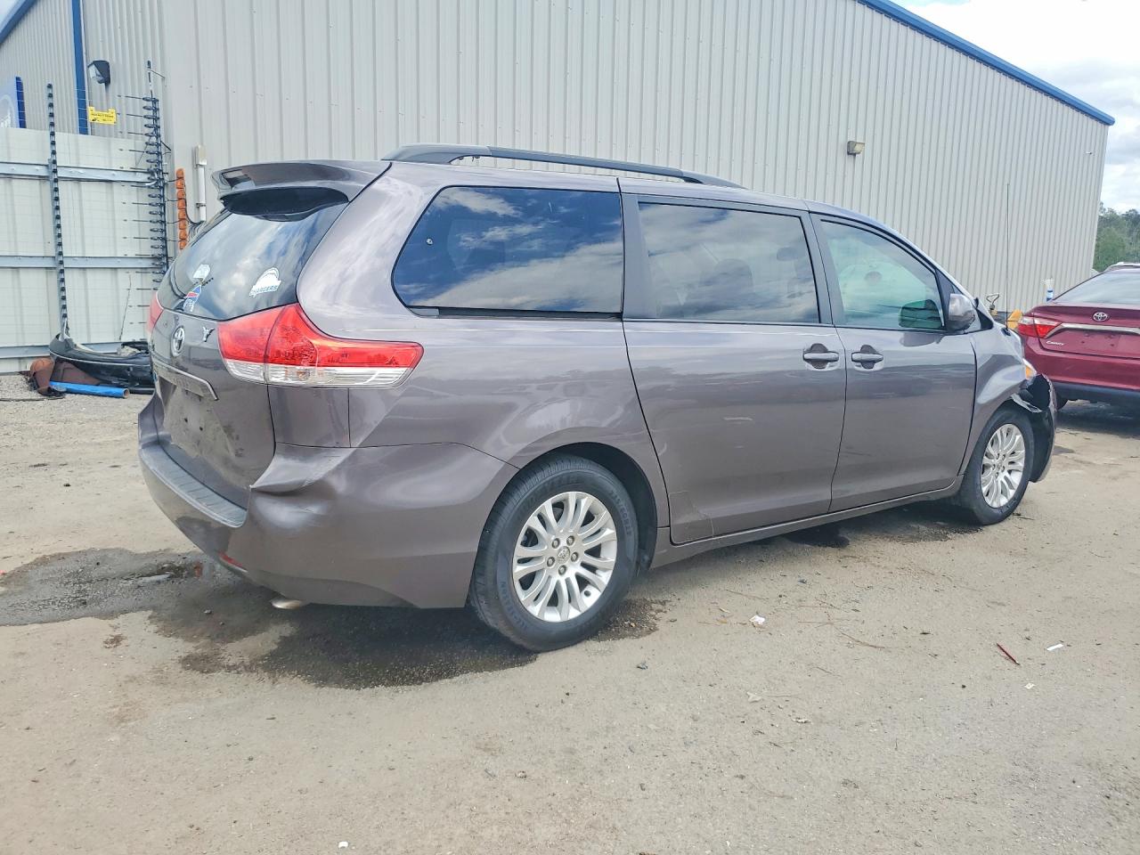 2013 TOYOTA SIENNA XLE 8-PASSENGER photo 5