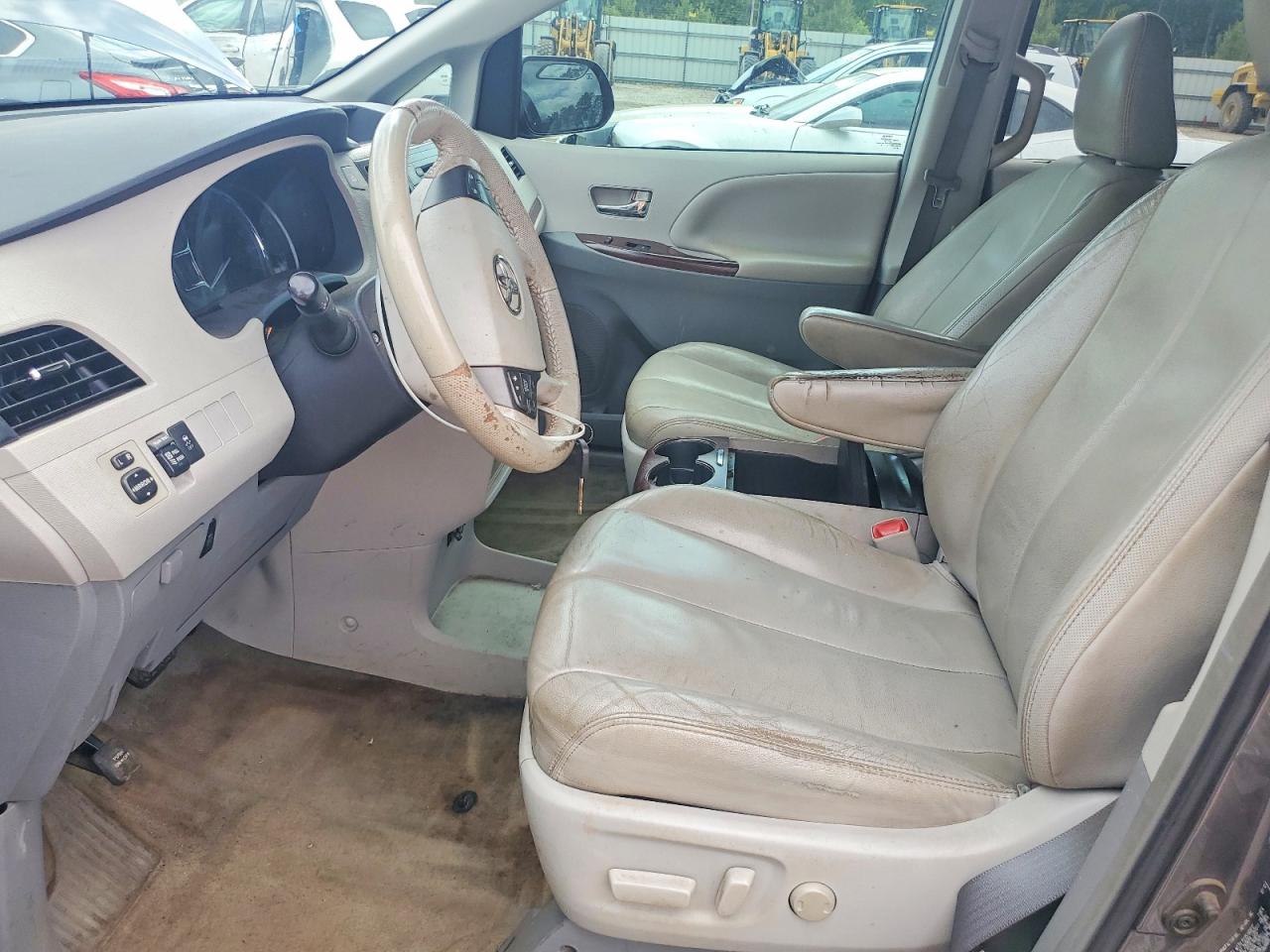 2013 TOYOTA SIENNA XLE 8-PASSENGER photo 13