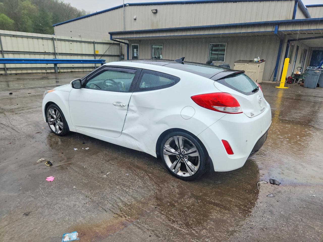 2015 HYUNDAI VELOSTER BASE photo 2