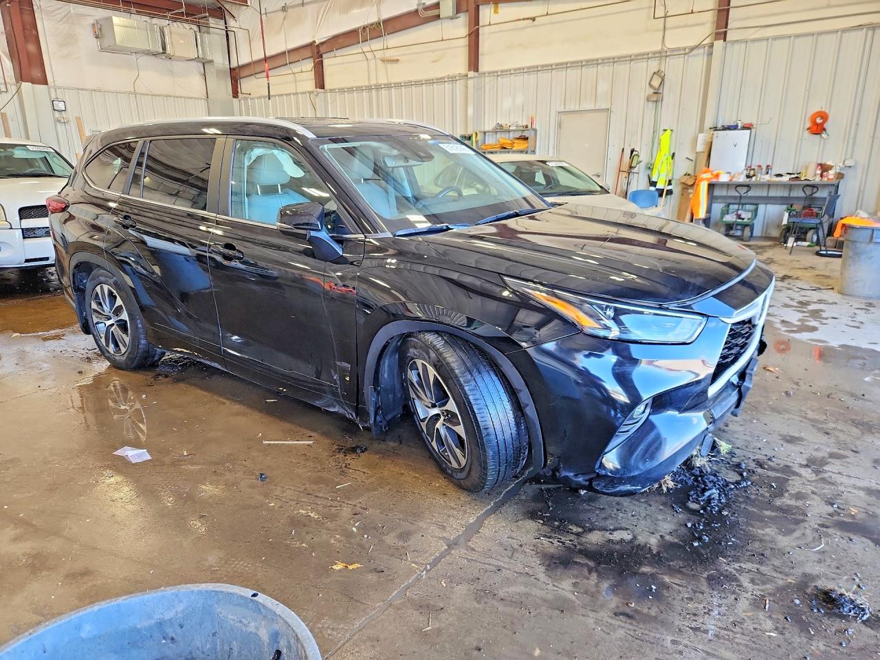 2023 TOYOTA HIGHLANDER XLE photo 7