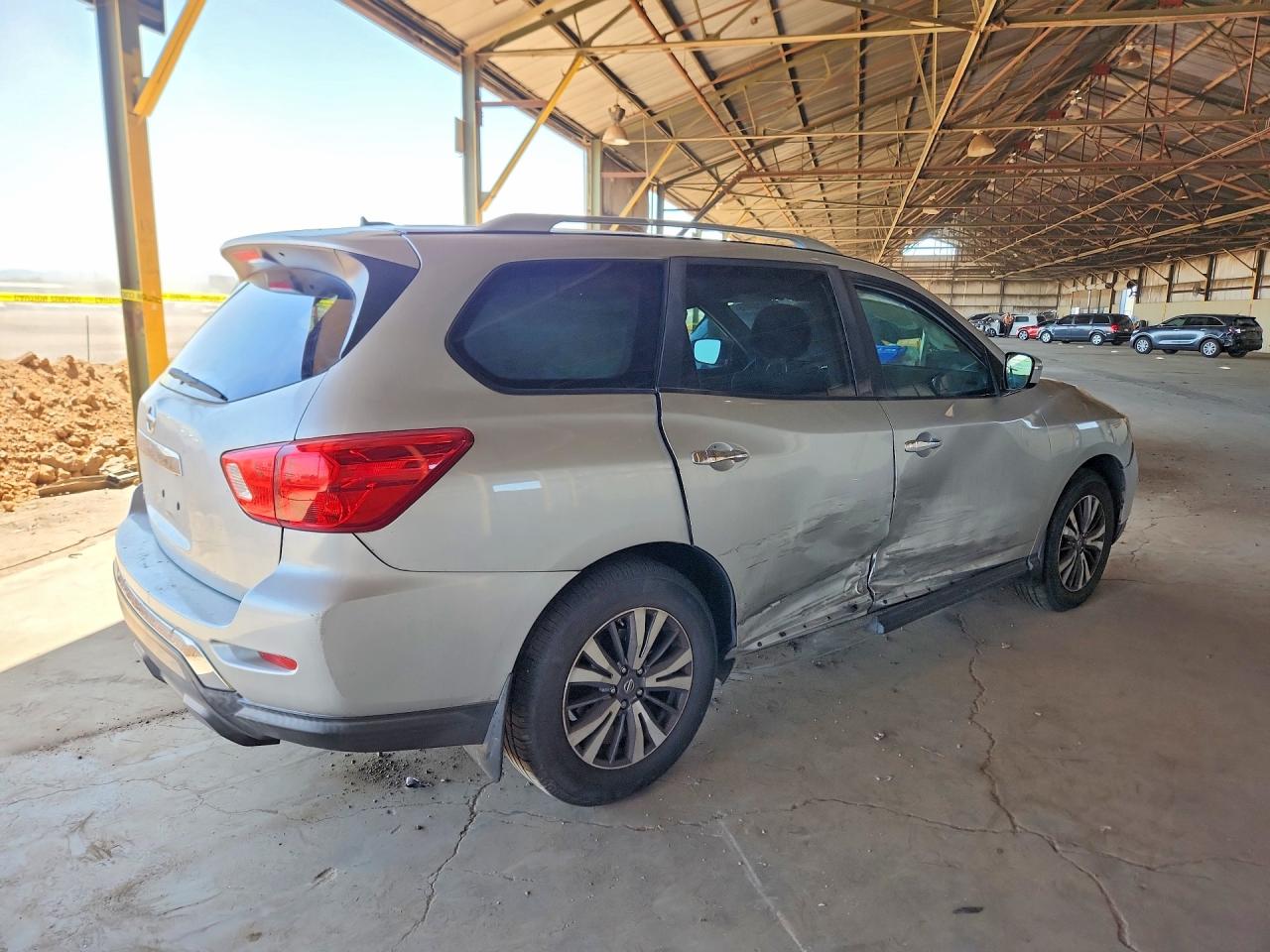 2017 NISSAN PATHFINDER S photo 3