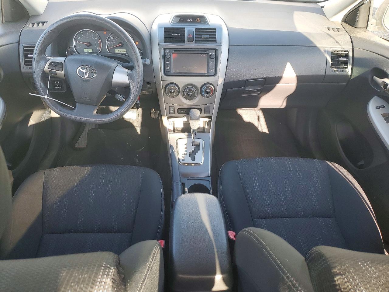 2013 TOYOTA COROLLA S photo 8