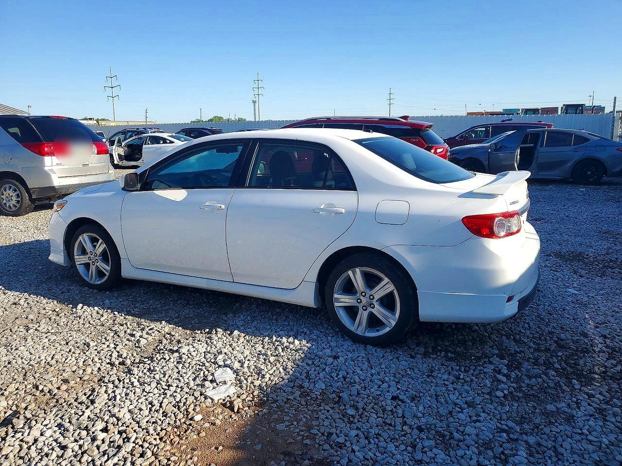 2013 TOYOTA COROLLA S photo 2