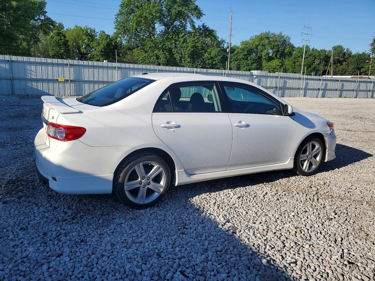2013 TOYOTA COROLLA S photo 3
