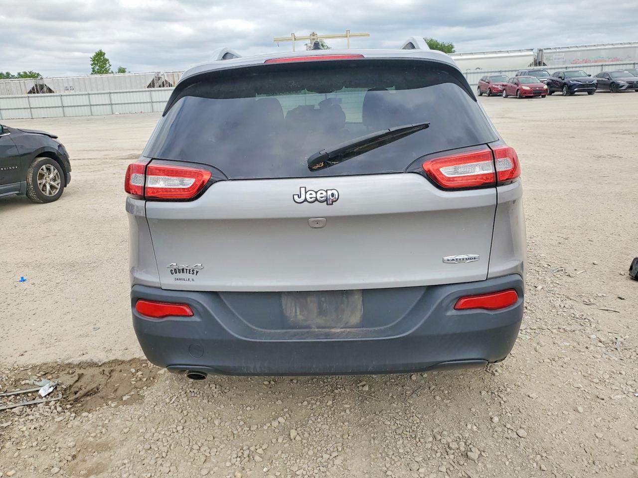 2015 JEEP CHEROKEE LATITUDE photo 11