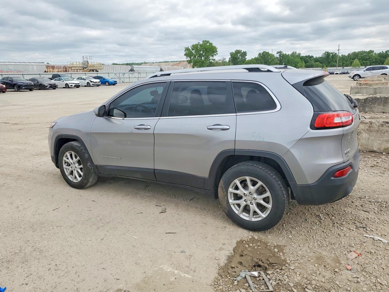 2015 JEEP CHEROKEE LATITUDE photo 3