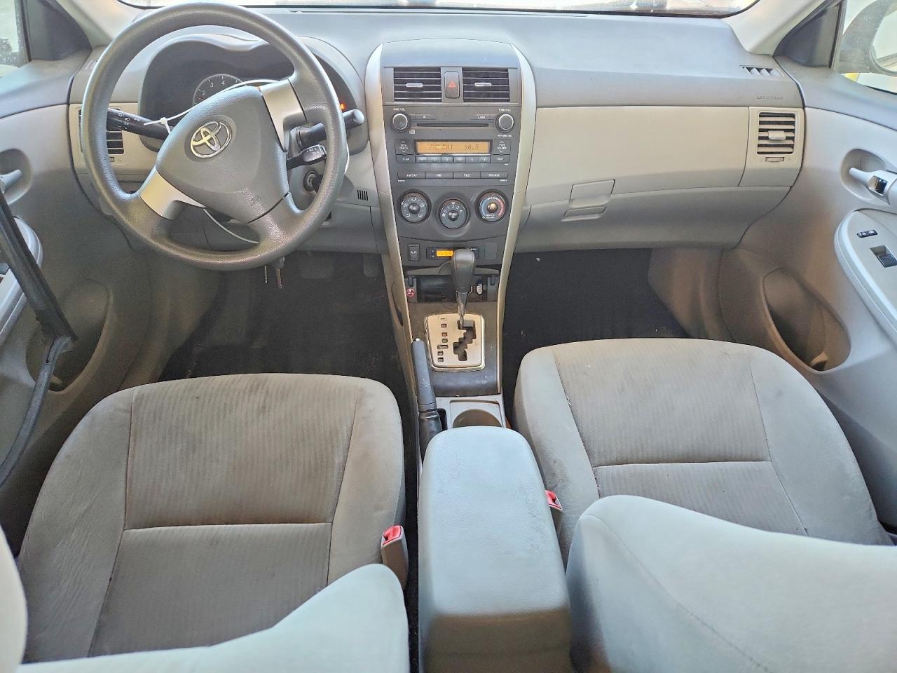 2010 TOYOTA COROLLA LE photo 22