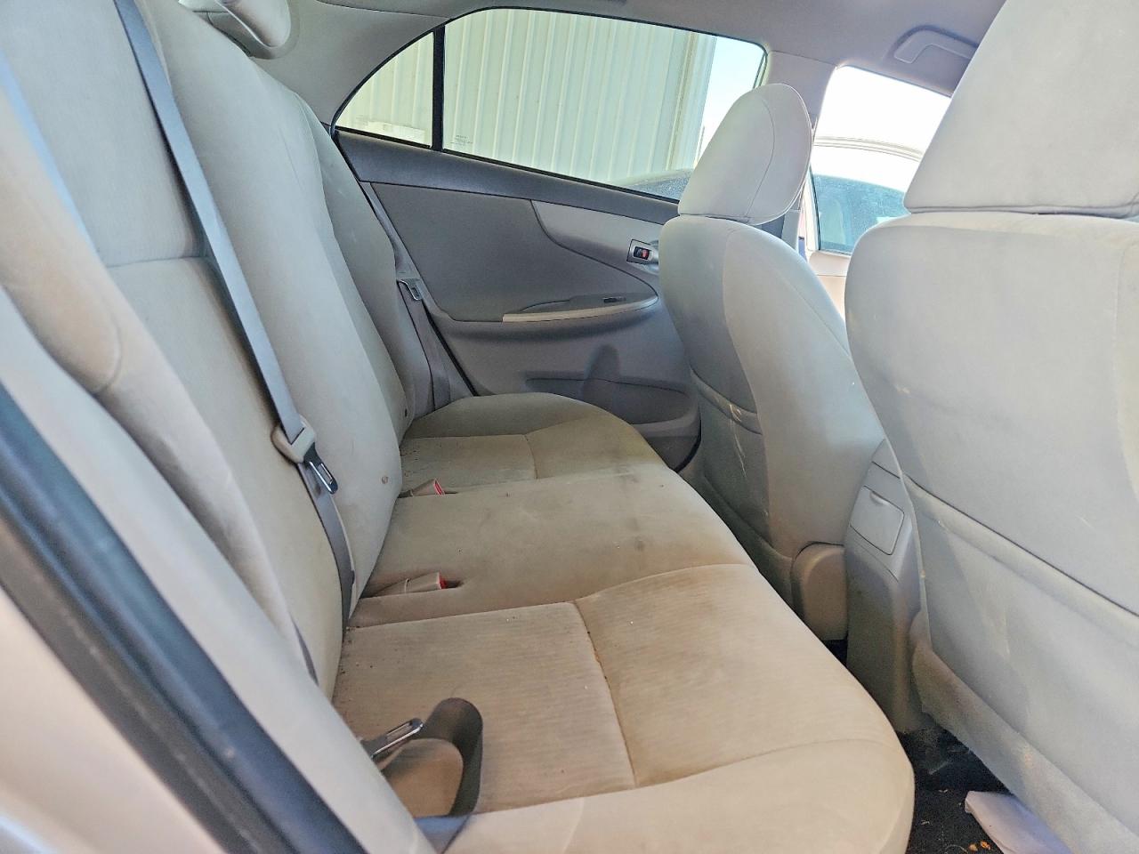2010 TOYOTA COROLLA LE photo 28