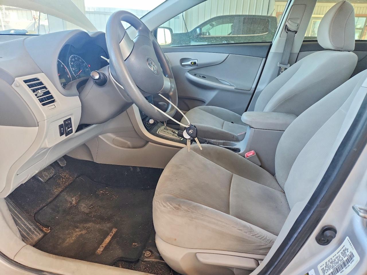 2010 TOYOTA COROLLA LE photo 19
