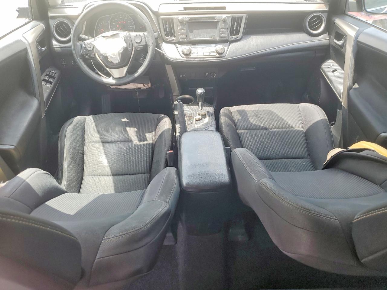 2015 TOYOTA RAV4 XLE photo 22