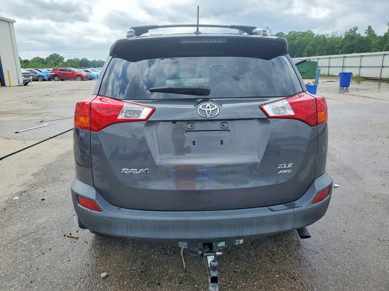 2015 TOYOTA RAV4 XLE photo 16