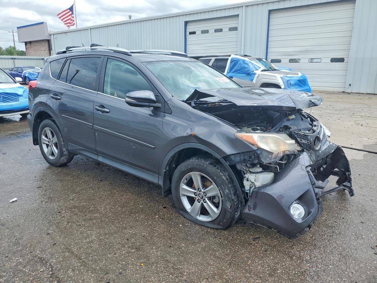 2015 TOYOTA RAV4 XLE photo 10