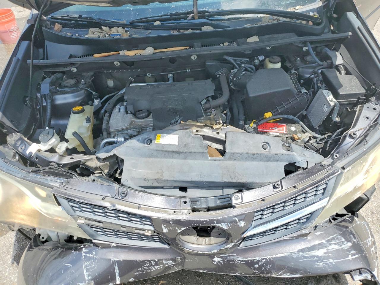 2015 TOYOTA RAV4 XLE photo 34