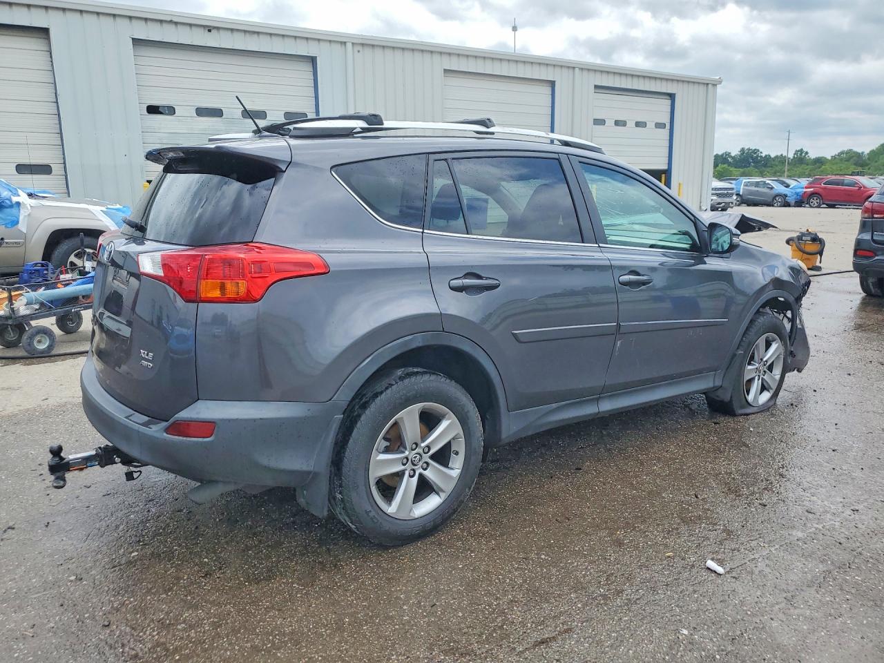 2015 TOYOTA RAV4 XLE photo 7