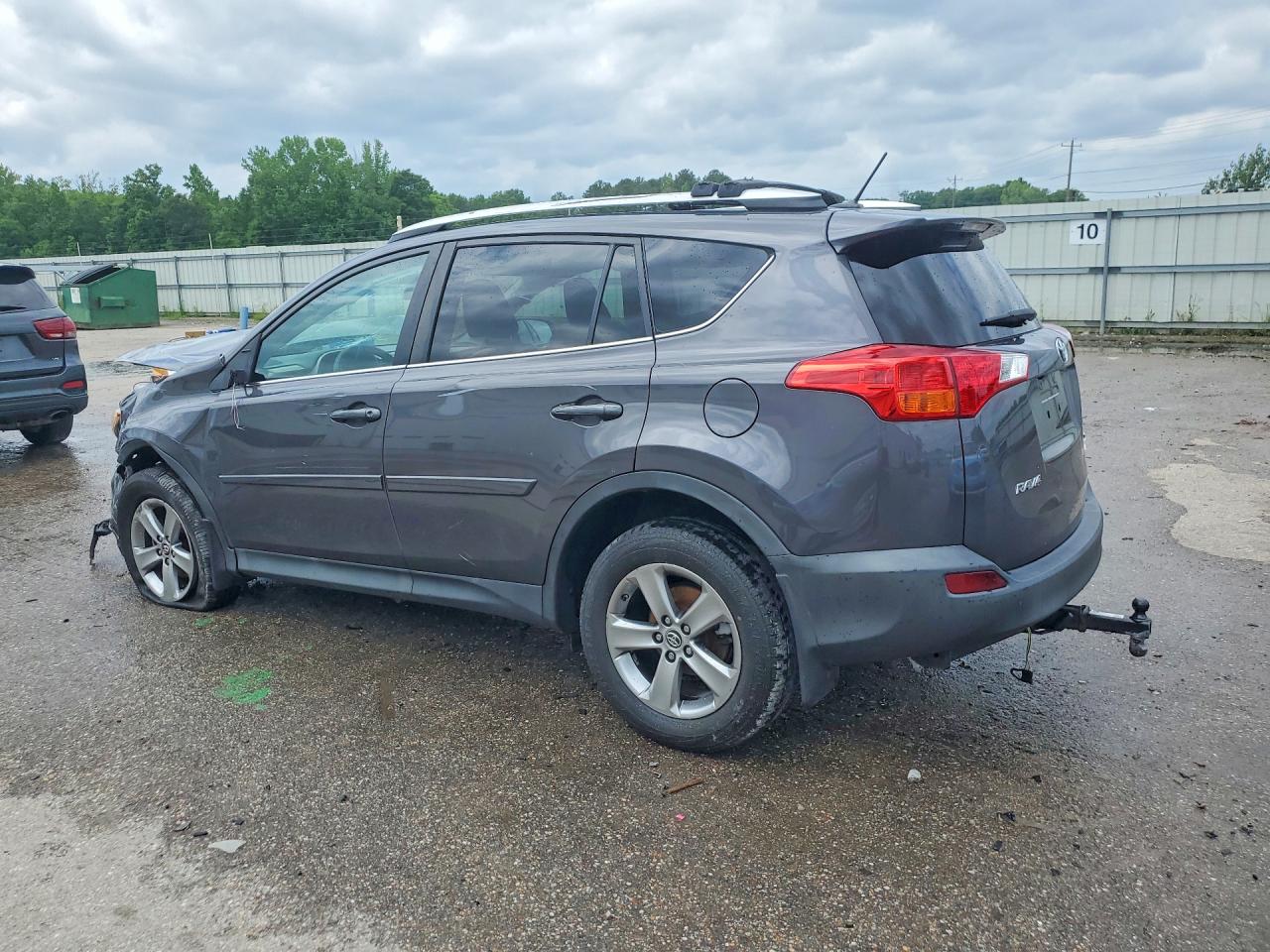 2015 TOYOTA RAV4 XLE photo 4