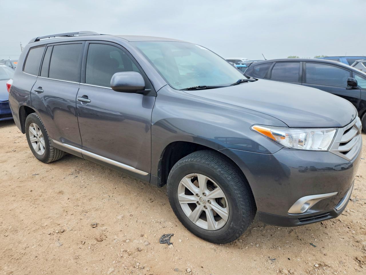 2013 TOYOTA HIGHLANDER PLUS photo 10