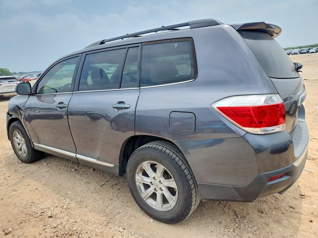 2013 TOYOTA HIGHLANDER PLUS photo 4