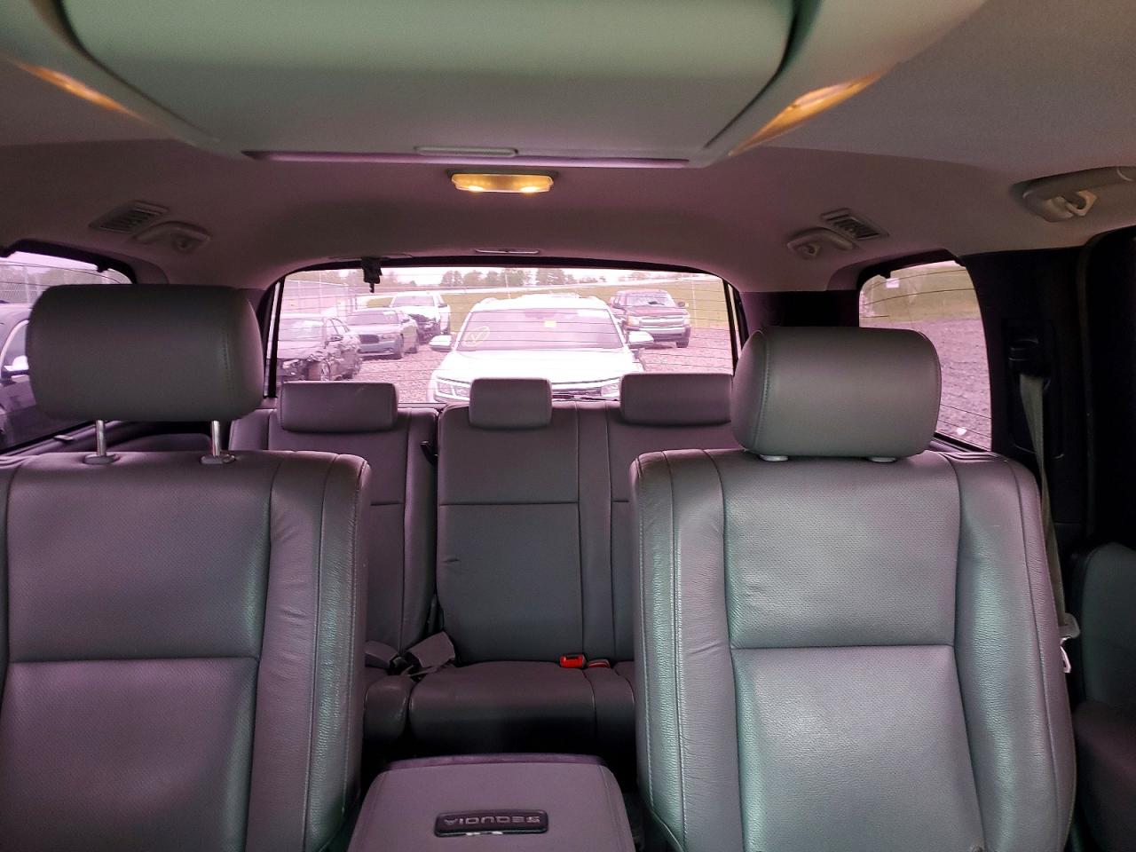 2010 TOYOTA SEQUOIA PLATINUM photo 28