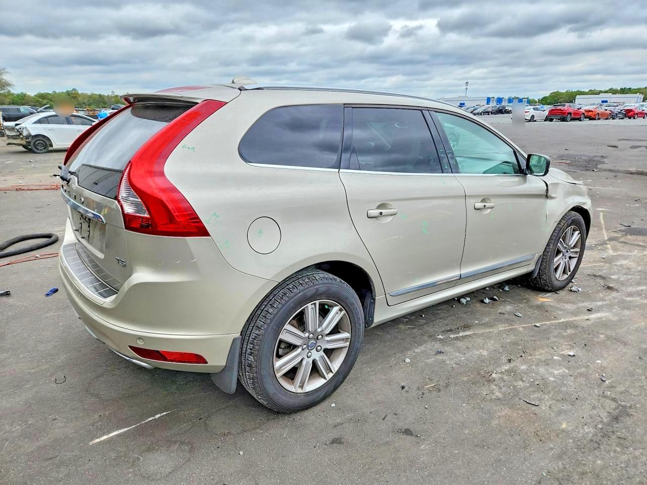 2017 VOLVO XC60 T5 INSCRIPTION photo 5
