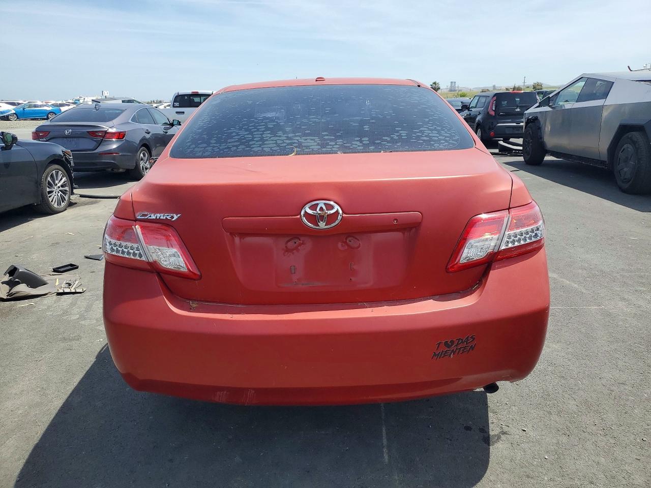 2010 TOYOTA CAMRY LE photo 11