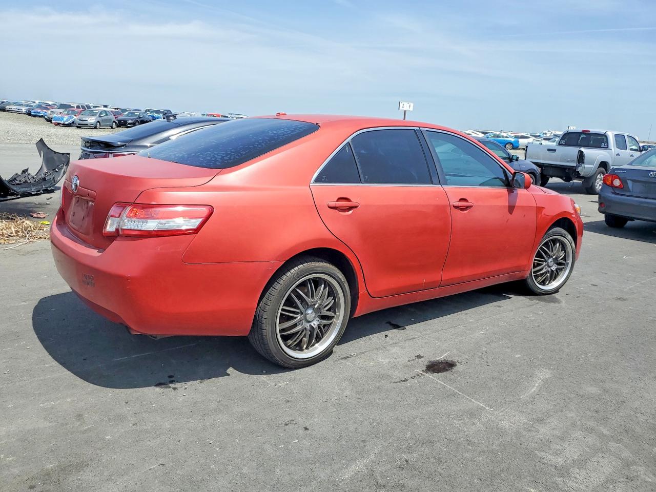 2010 TOYOTA CAMRY LE photo 5