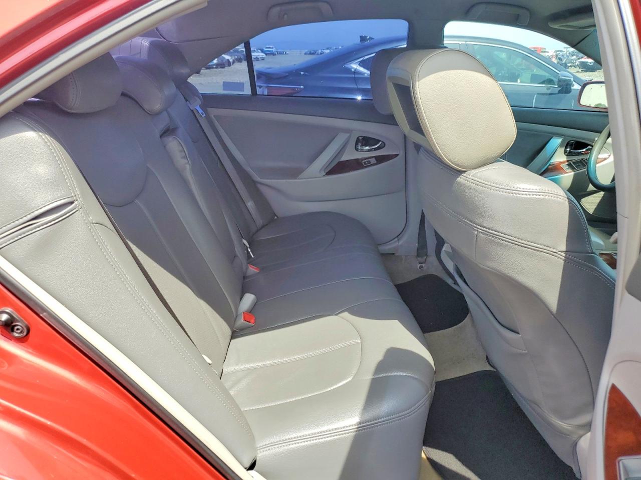 2010 TOYOTA CAMRY LE photo 19