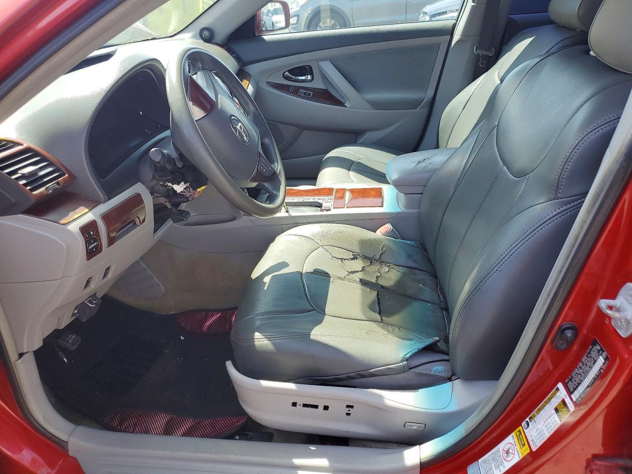 2010 TOYOTA CAMRY LE photo 13