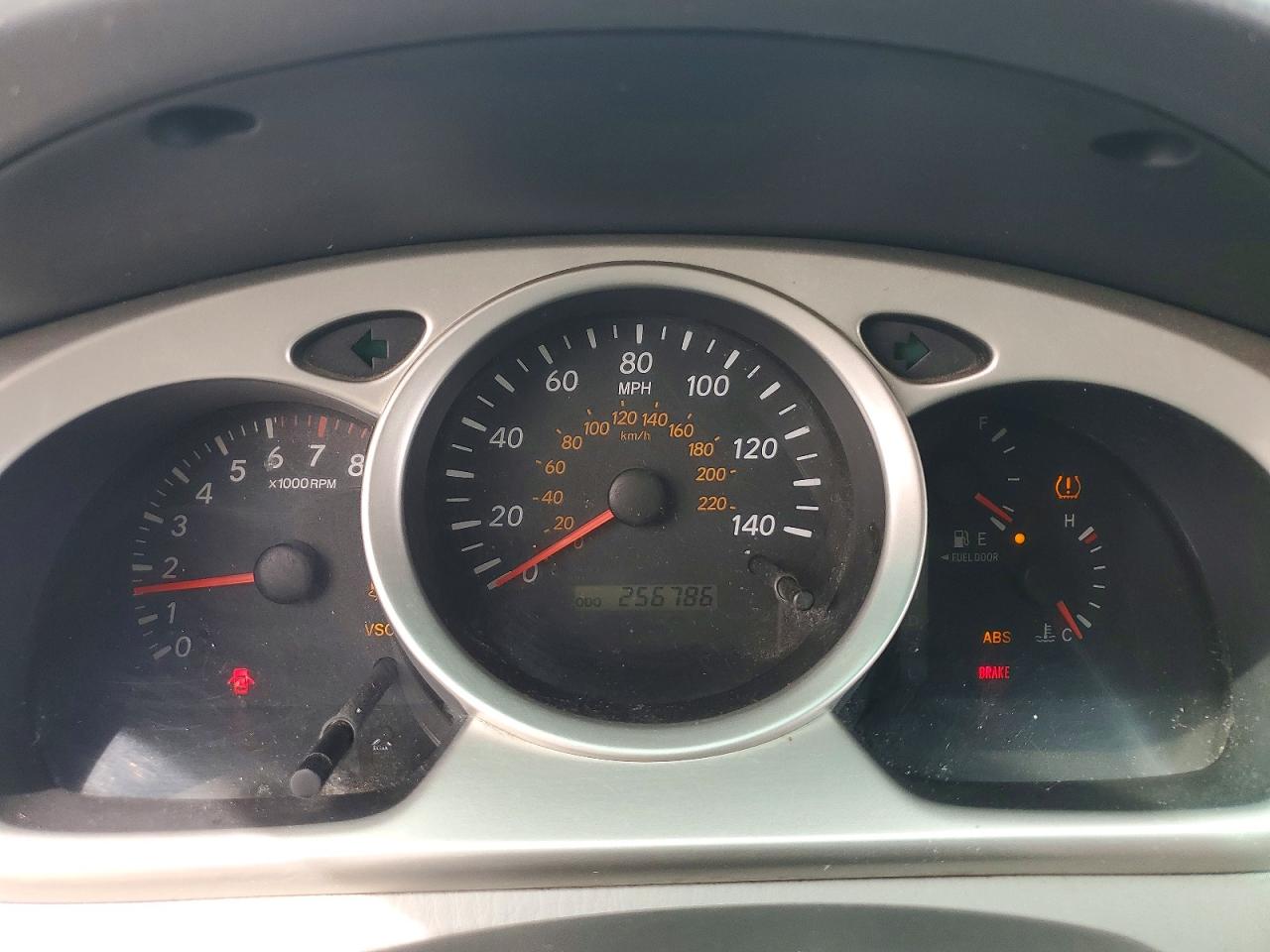 2005 TOYOTA HIGHLANDER BASE photo 17