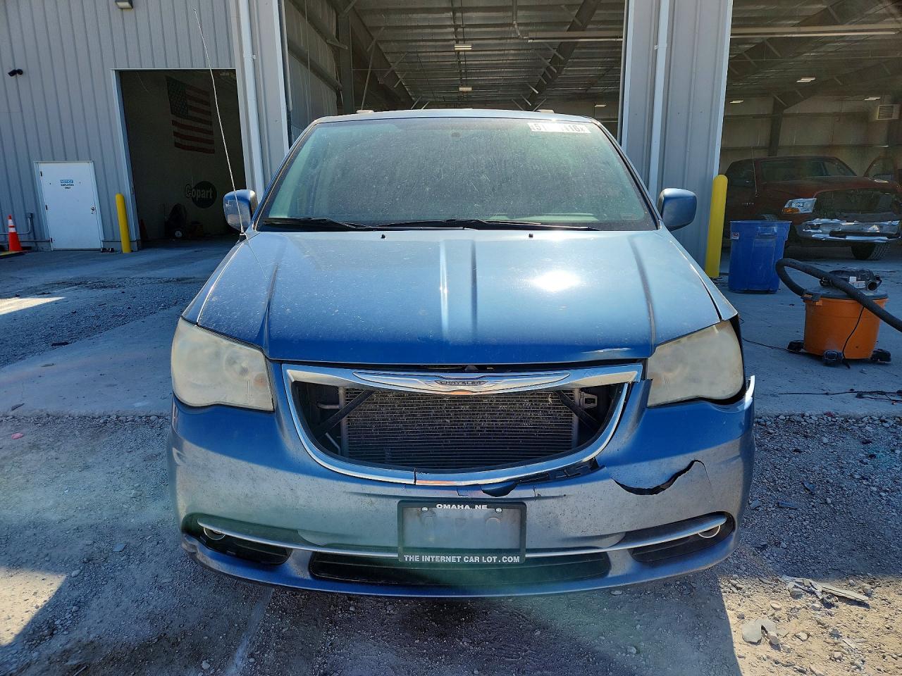 2011 CHRYSLER TOWN & COUNTRY TOURING photo 13