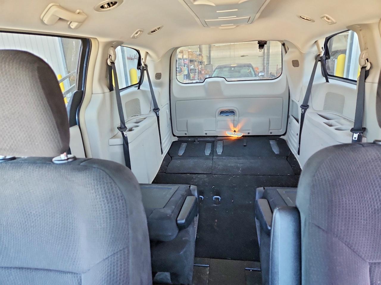 2011 CHRYSLER TOWN & COUNTRY TOURING photo 28