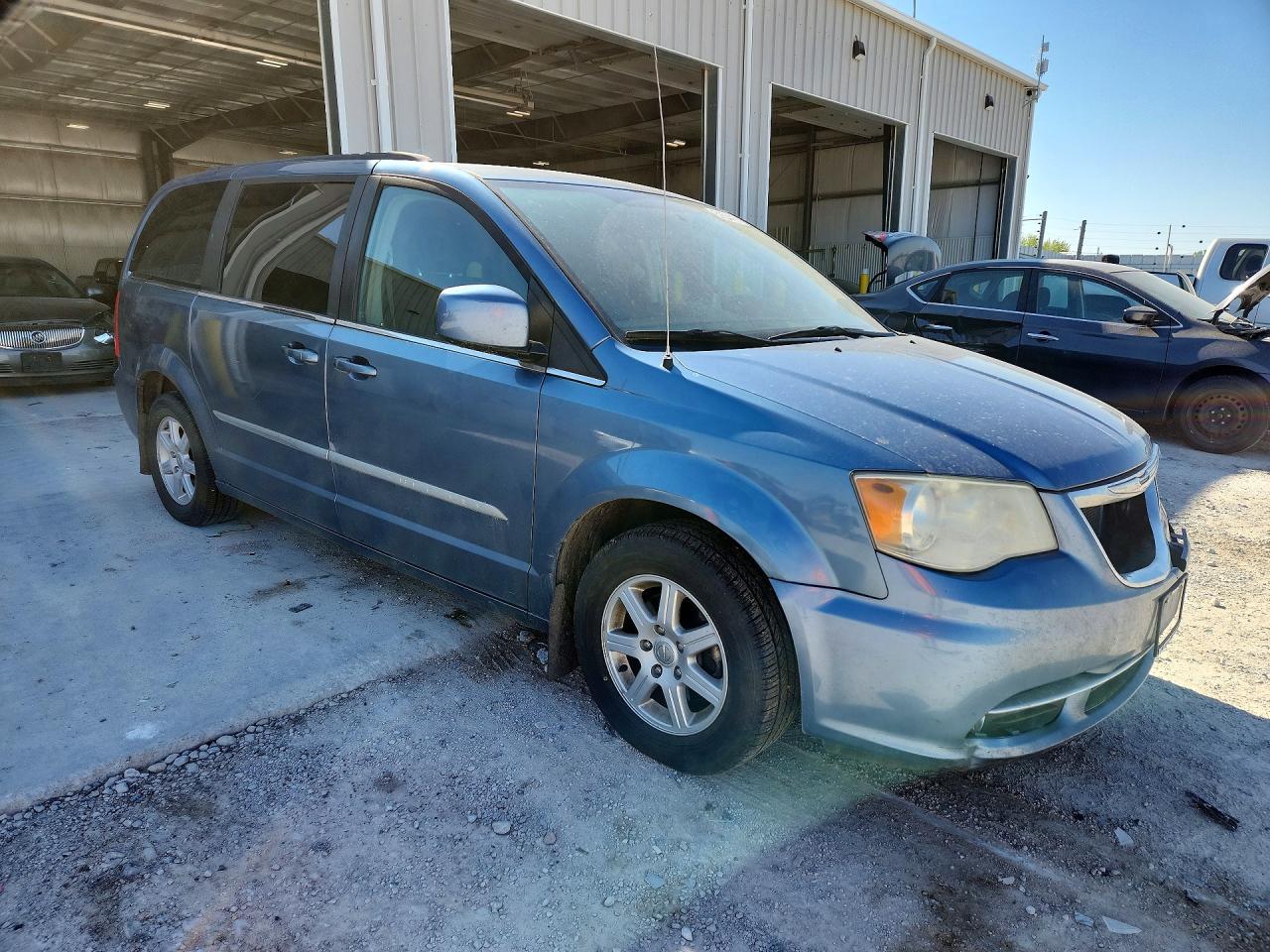 2011 CHRYSLER TOWN & COUNTRY TOURING photo 10