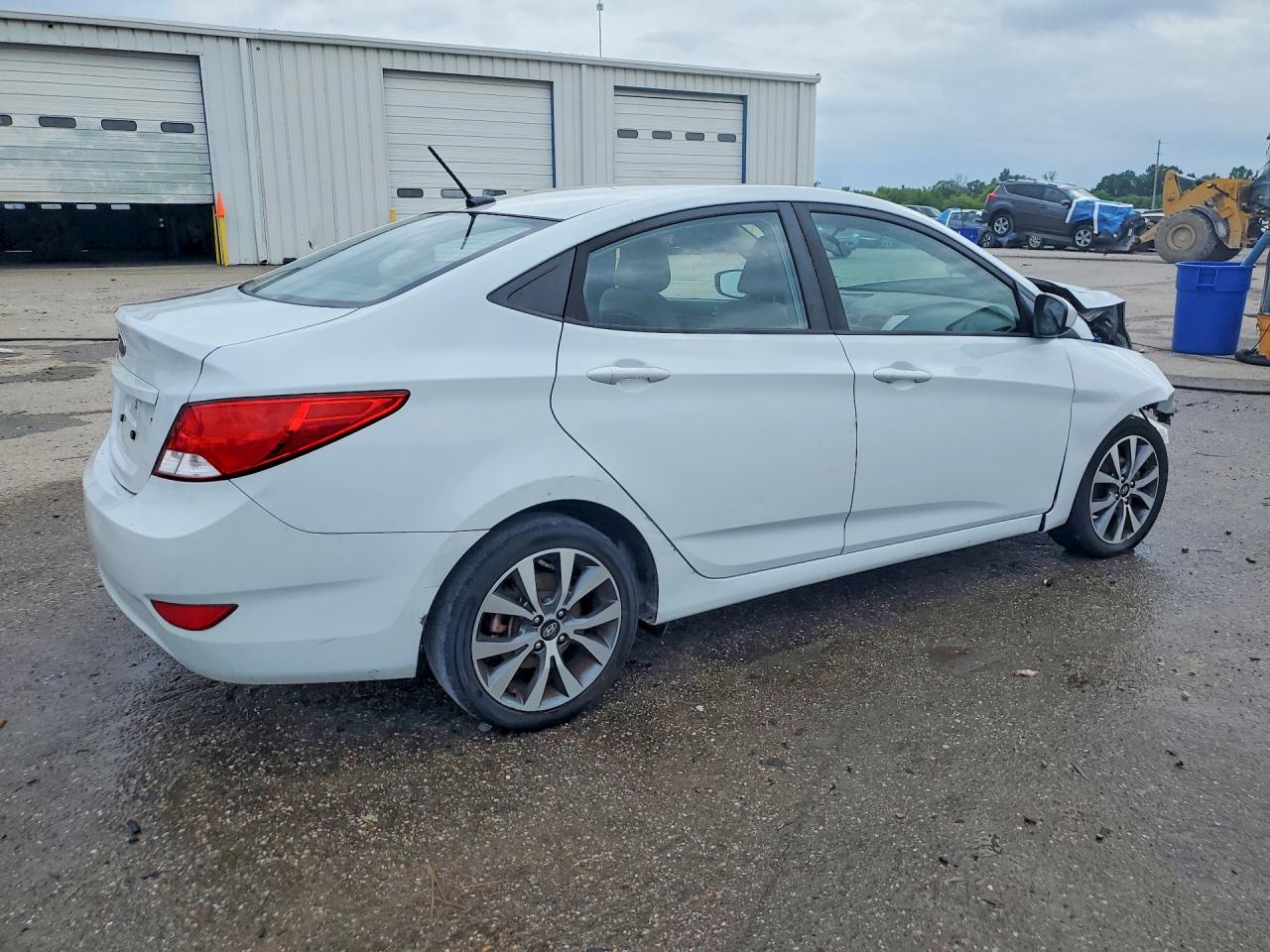 2017 HYUNDAI ACCENT SE photo 3