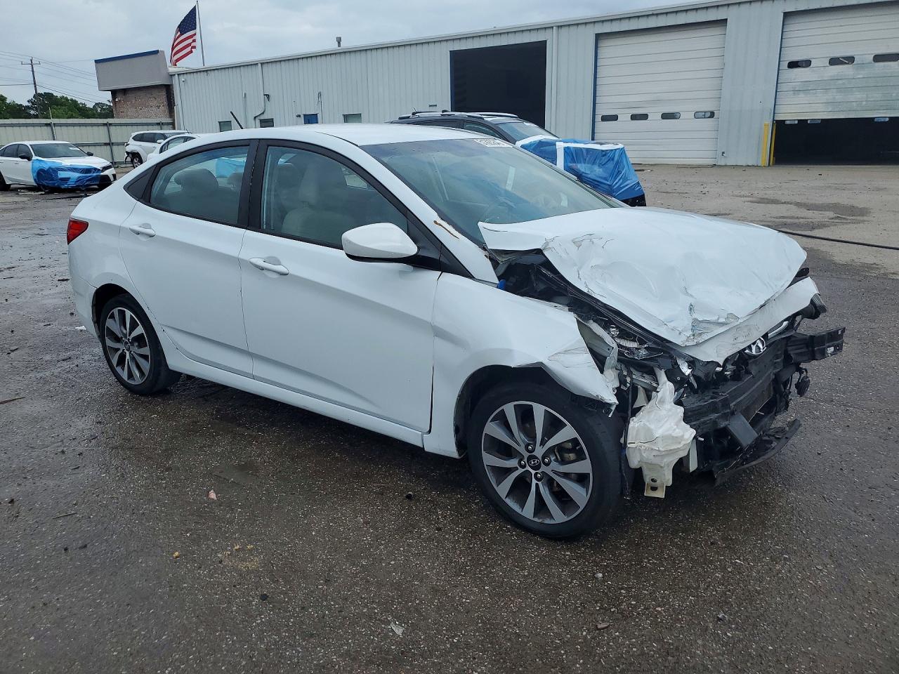 2017 HYUNDAI ACCENT SE photo 4