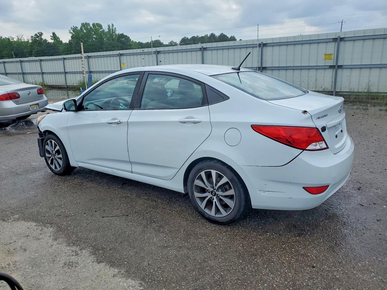 2017 HYUNDAI ACCENT SE photo 2