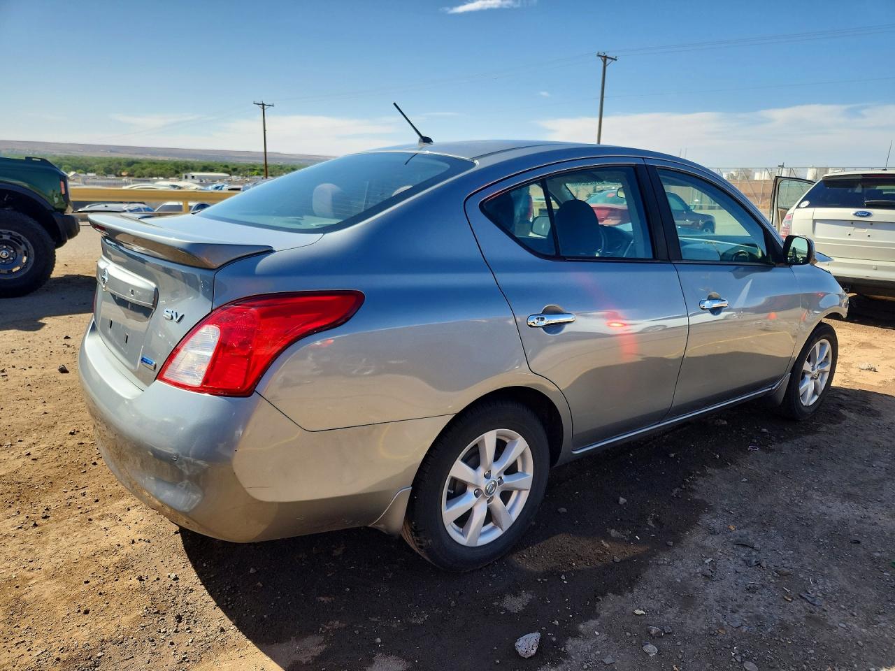 2014 NISSAN VERSA 1.6 SV photo 5