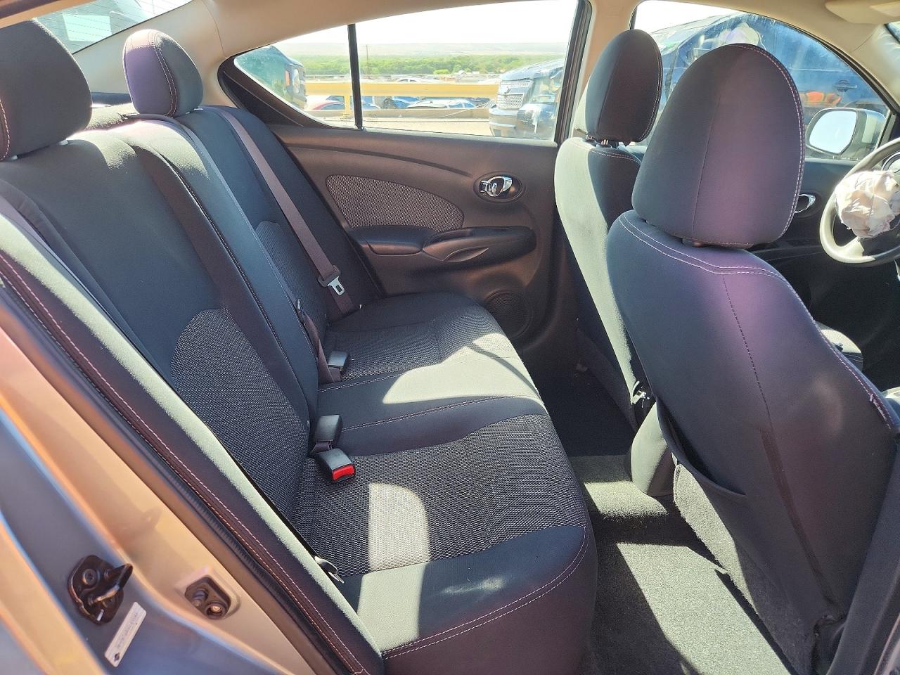 2014 NISSAN VERSA 1.6 SV photo 19
